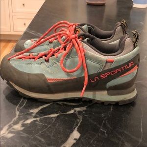 La sportiva Boulder x women’s approach shoes